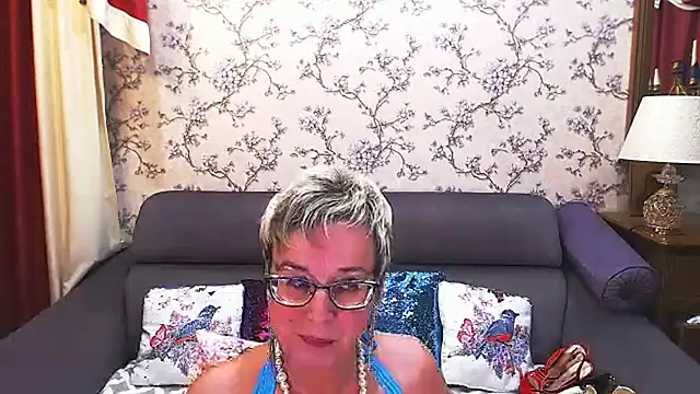 Snapshot of MilfyMommyXX chatting on 01/25/25, 04:56 MilfyMommyXX online show from 01/25/25, 04:56