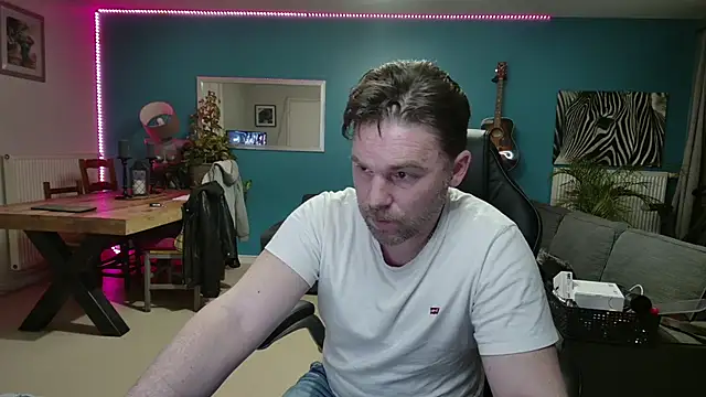 tom sauwer online show from 10/08/25, 01:18