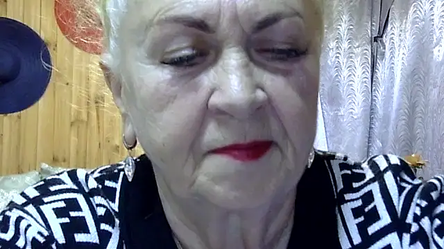 Emma52610 online show from 10/05/25, 09:55