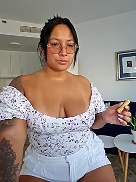 DannaaMeliza online show from 09/23/25, 09:05