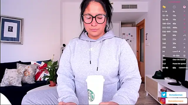 DannaaMeliza online show from 11/14/25, 10:52