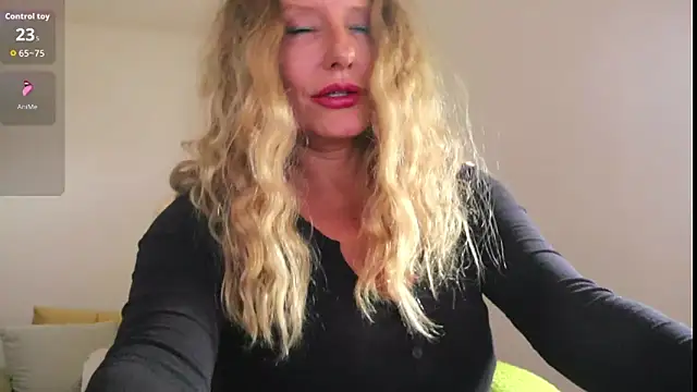 Snapshot of Kishaxxx chatting on 10/02/25, 10:18 Kishaxxx online show from 10/02/25, 10:18