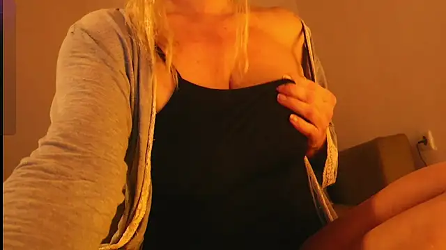 Snapshot of Kishaxxx chatting on 02/02/25, 04:59 Kishaxxx online show from 02/02/25, 04:59