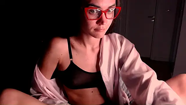 Snapshot of EvelynGG chatting on 06/18/26, 06:57 EvelynGG online show from 06/18/26, 06:57