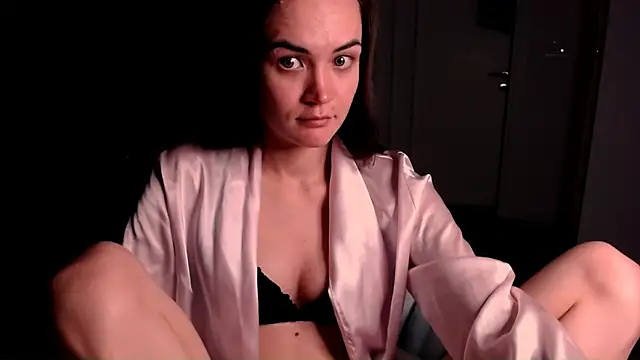 Snapshot of EvelynGG chatting on 11/26/25, 06:30 EvelynGG online show from 11/26/25, 06:30