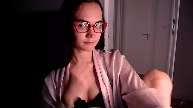 EvelynGG online show from 05/25/26, 01:54