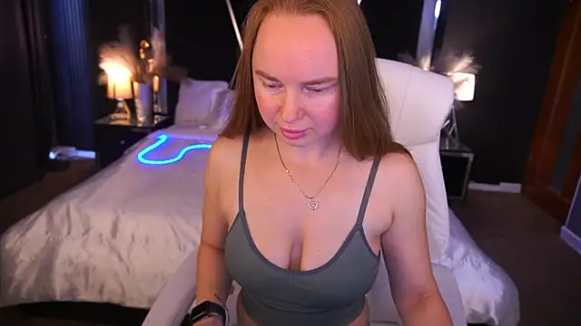 MiaRedFox online show from 10/07/25, 05:52