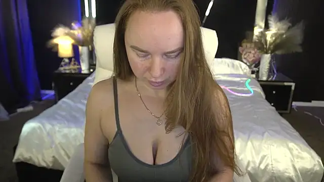 MiaRedFox online show from 11/21/25, 06:34