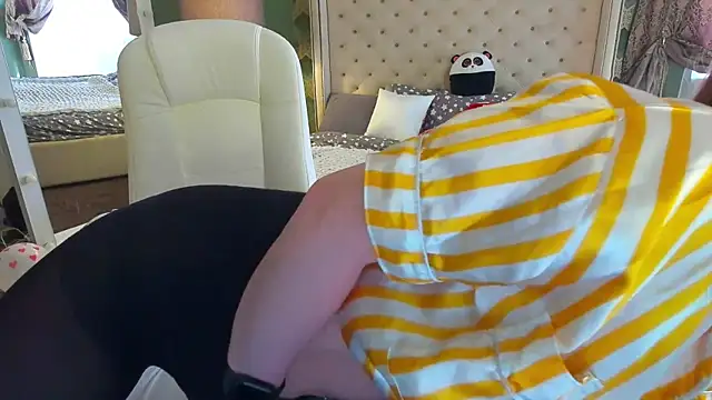 MiaRedFox online show from 02/25/25, 09:53