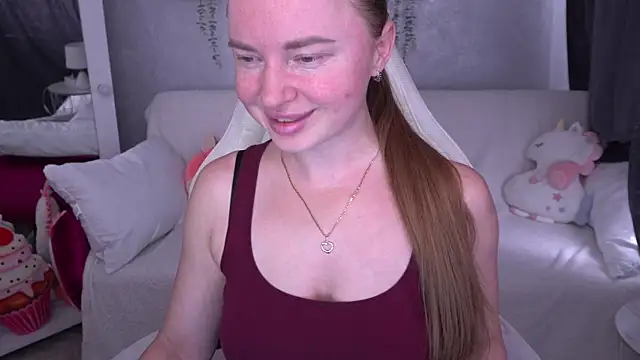 MiaRedFox online show from 10/04/25, 12:39