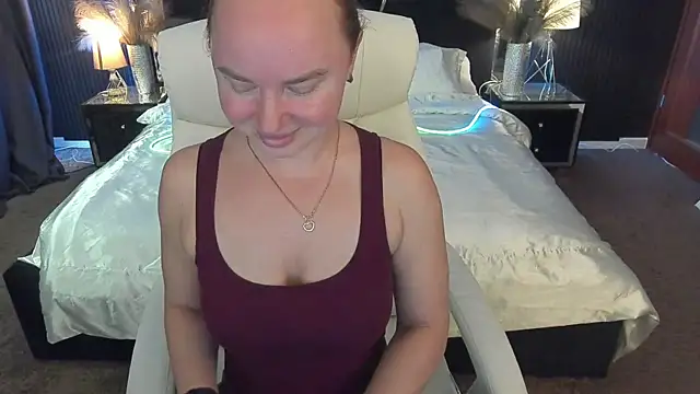 MiaRedFox online show from 10/25/25, 12:17