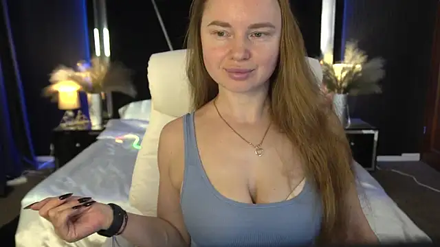 MiaRedFox online show from 12/02/25, 06:37