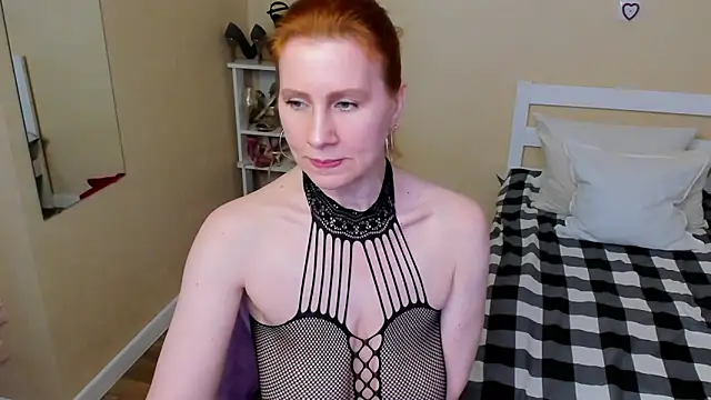 FoxySophia online show from 10/31/25, 06:26