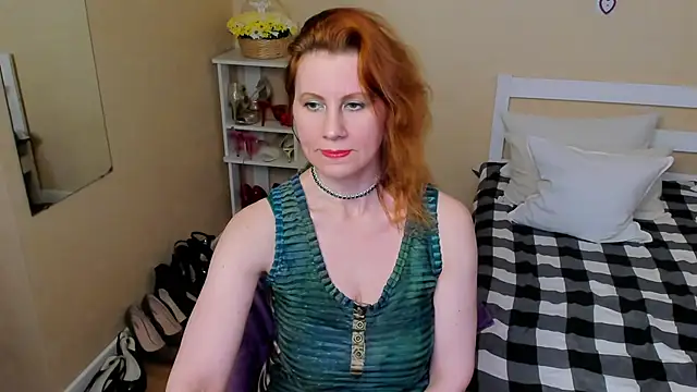 FoxySophia online show from 11/17/25, 09:08