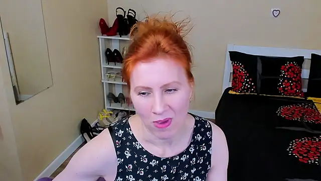 Snapshot of FoxySophia chatting on 04/25/26, 12:08 FoxySophia online show from 04/25/26, 12:08