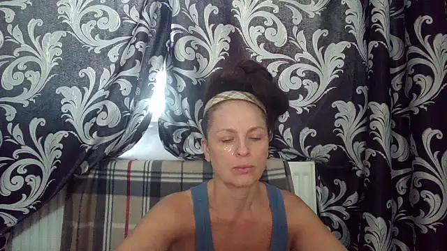Snapshot of LindaStarS chatting on 06/27/26, 04:51 LindaStarS online show from 06/27/26, 04:51