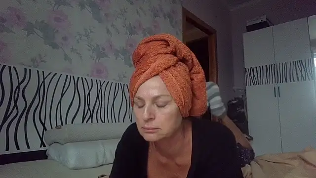 LindaStarS online show from 10/06/25, 02:29