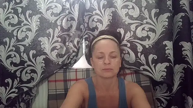 Snapshot of LindaStarS chatting on 06/13/26, 05:05 LindaStarS online show from 06/13/26, 05:05