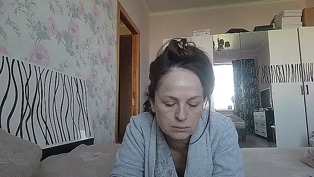 LindaStarS online show from 05/05/26, 05:43