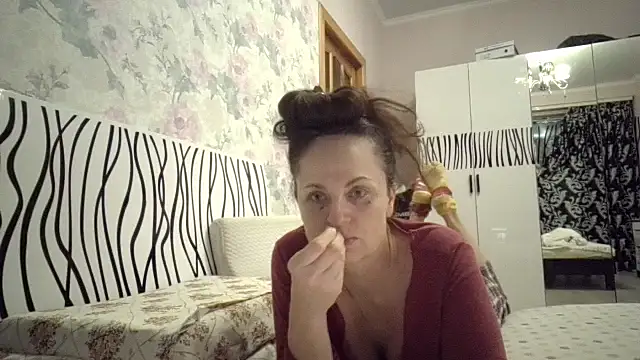 LindaStarS online show from 04/10/26, 05:31