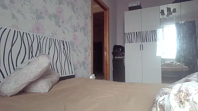 LindaStarS online show from 11/10/25, 07:35