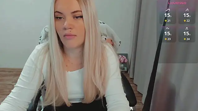 AllAboutLoveXx online show from 10/31/25, 06:43