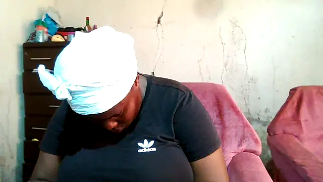 Snapshot of sexybigboobz chatting on 12/02/25, 11:23 sexybigboobz online show from 12/02/25, 11:23