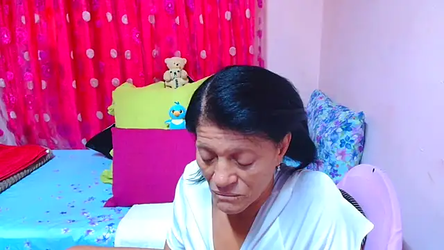 Snapshot of SLUTTYROXY chatting on 02/24/26, 06:03 SLUTTYROXY online show from 02/24/26, 06:03