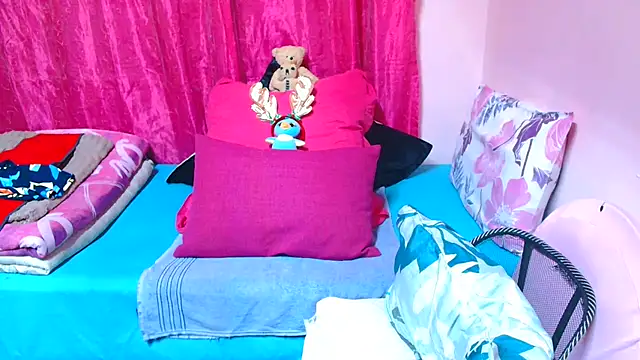 SLUTTYROXY online show from 12/20/25, 06:44