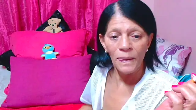 Snapshot of SLUTTYROXY chatting on 01/18/26, 06:33 SLUTTYROXY online show from 01/18/26, 06:33