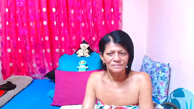 Snapshot of SLUTTYROXY chatting on 02/18/26, 08:33 SLUTTYROXY online show from 02/18/26, 08:33