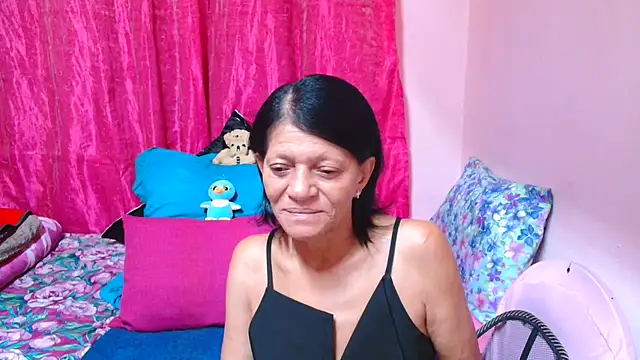 Snapshot of SLUTTYROXY chatting on 01/06/26, 06:01 SLUTTYROXY online show from 01/06/26, 06:01