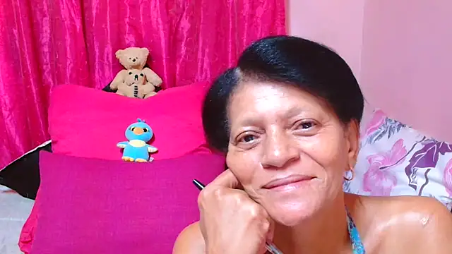 Snapshot of SLUTTYROXY chatting on 01/11/26, 08:32 SLUTTYROXY online show from 01/11/26, 08:32