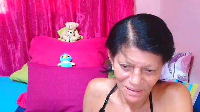 Snapshot of SLUTTYROXY chatting on 02/05/26, 06:20 SLUTTYROXY online show from 02/05/26, 06:20