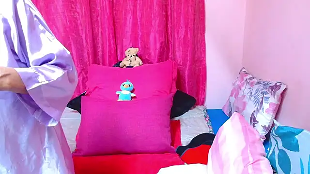 Snapshot of SLUTTYROXY chatting on 01/19/26, 08:18 SLUTTYROXY online show from 01/19/26, 08:18