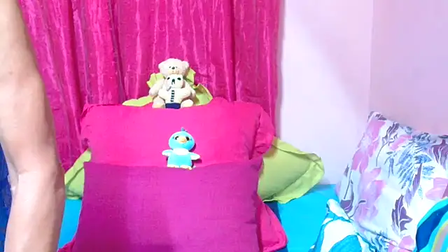 Snapshot of SLUTTYROXY chatting on 02/03/26, 05:40 SLUTTYROXY online show from 02/03/26, 05:40