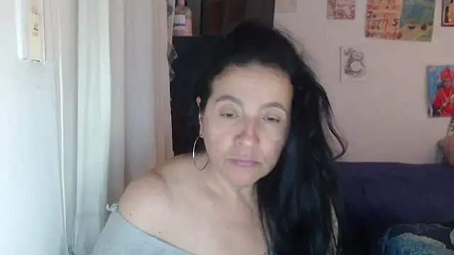 stefilove10 online show from 04/17/26, 03:37