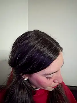 loveuu-bae online show from 11/28/25, 10:32