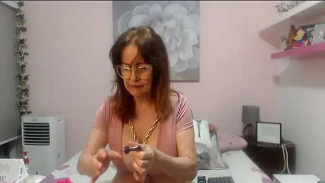 CindyCrawford online show from 05/19/26, 03:35