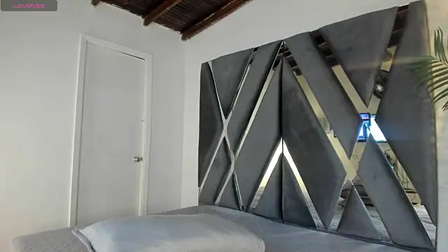 moonsweet1 online show from 09/26/25, 07:21