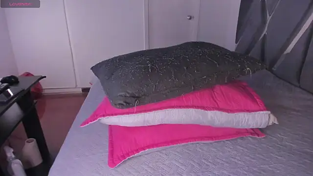 moonsweet1 online show from 11/12/25, 05:28