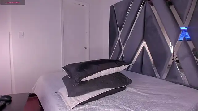 moonsweet1 online show from 09/18/25, 05:49