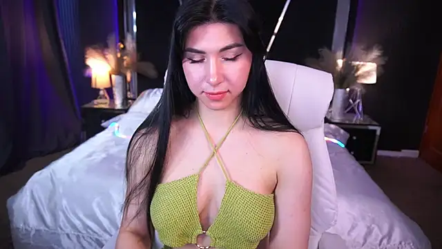 Snapshot of EmilyCandyy chatting on 10/27/25, 07:42 EmilyCandyy online show from 10/27/25, 07:42