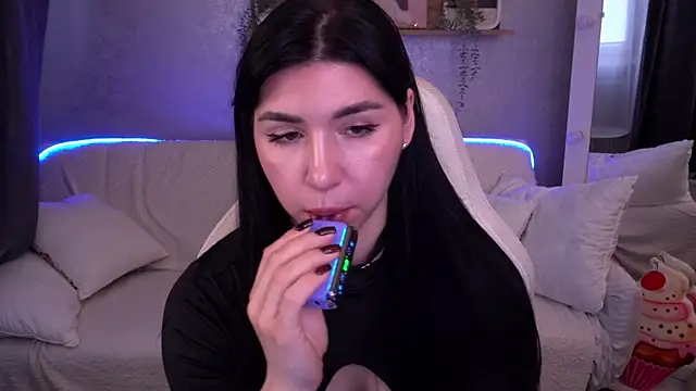 Snapshot of EmilyCandyy chatting on 11/13/25, 07:12 EmilyCandyy online show from 11/13/25, 07:12