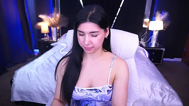 Snapshot of EmilyCandyy chatting on 10/28/25, 07:18 EmilyCandyy online show from 10/28/25, 07:18