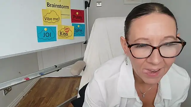 hotmilfmilly online show from 09/24/25, 08:32