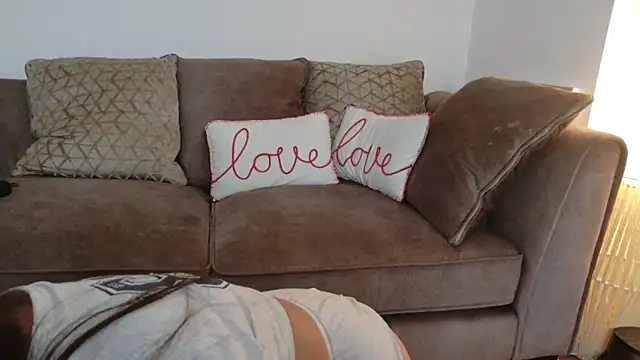 hotmilfmilly online show from 09/17/25, 08:05