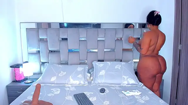 Cammiila online show from 12/21/25, 03:47