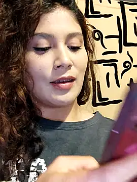 Snapshot of kinky_mila@xh chatting on 02/18/25, 01:21 kinky milaxh online show from 02/18/25, 01:21