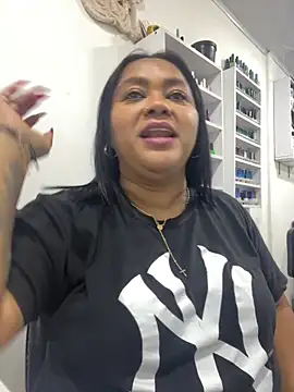 Snapshot of yanza2002 chatting on 02/14/26, 01:06 yanza2002 online show from 02/14/26, 01:06